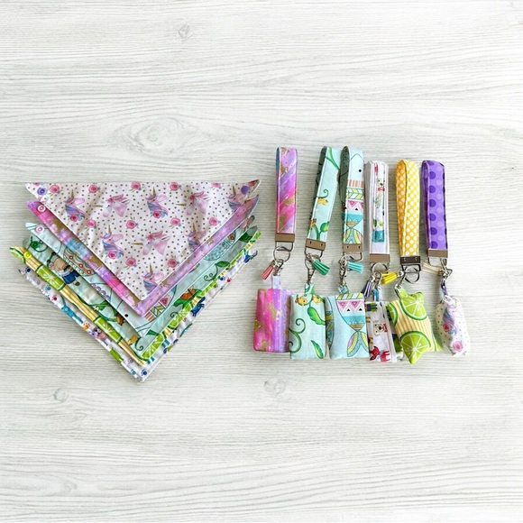 Hand-made matching Bandana and Disposable Doggy-Bag cover for your small dog - Picture 1 of 9